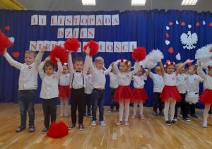 Polsko kocham Cie - dzieci śpiewają piosenkę